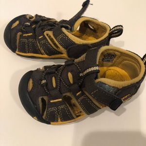 Keen toddler boy sandal size 6